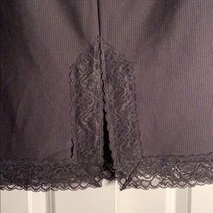Express stretch skirt with lace trim